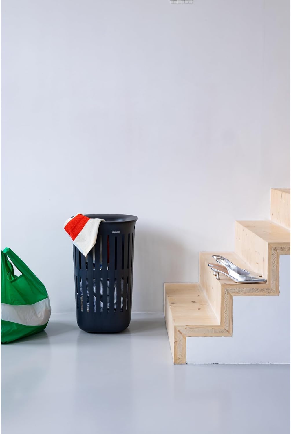 brabantia-collect-it-cesto-portabiancheria-55-litri-black-set-da-2-coperchio-qui image 8
