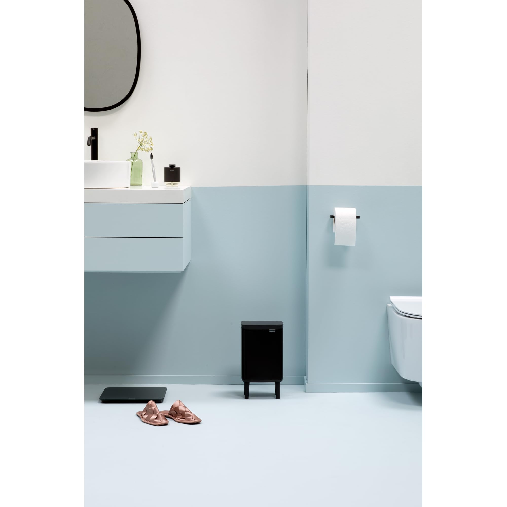 brabantia-bo-waste-bin-hi-4l-matt-black-cestino-compact-con-coperchio-a-chiusura image 8