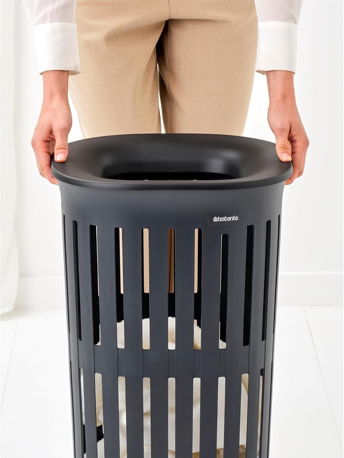 brabantia-collect-it-cesto-portabiancheria-55-litri-black-set-da-2-coperchio-qui image 6