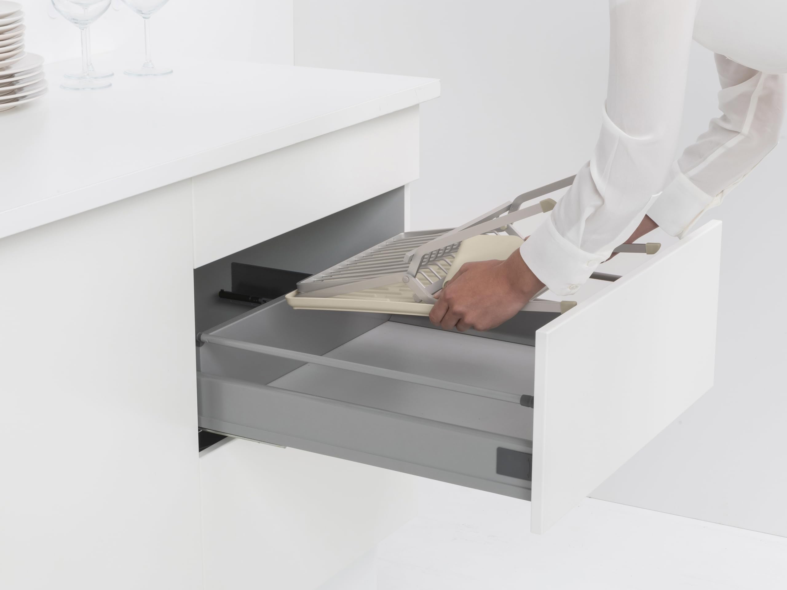 brabantia-sinkside-scolapiatti-da-lavello-pieghevole-soft-beige-con-cestello-por image 5