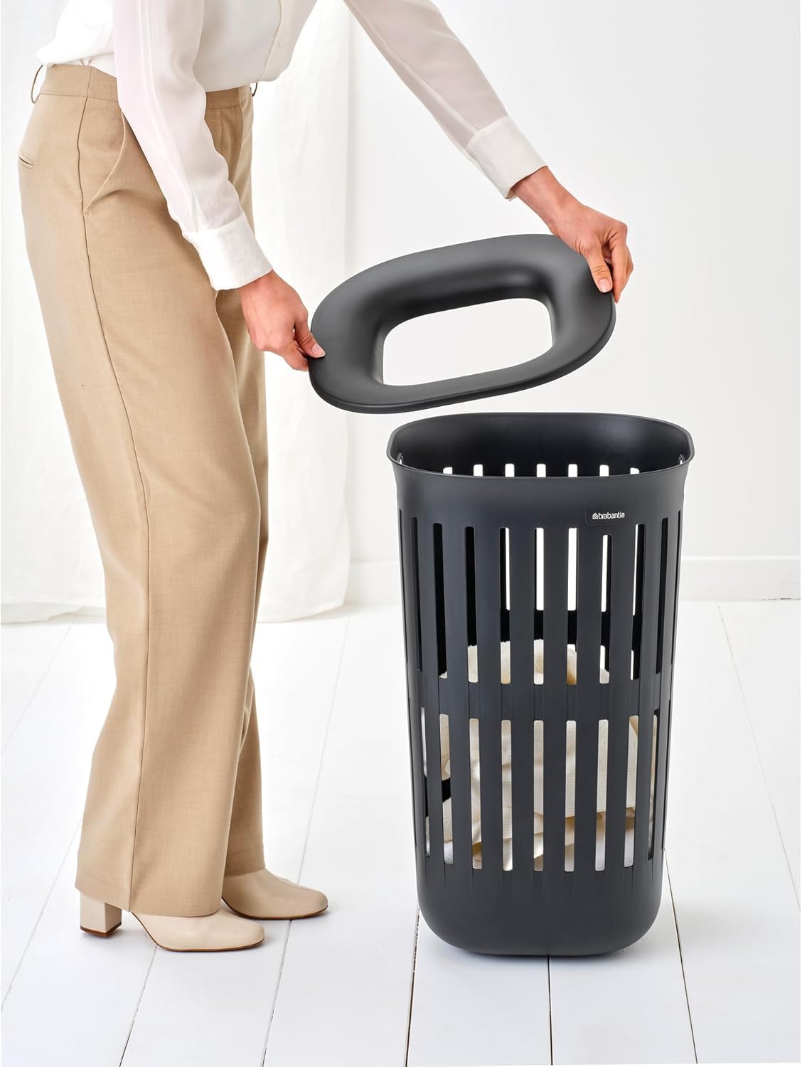 brabantia-collect-it-cesto-portabiancheria-55-litri-black-set-da-2-coperchio-qui image 7