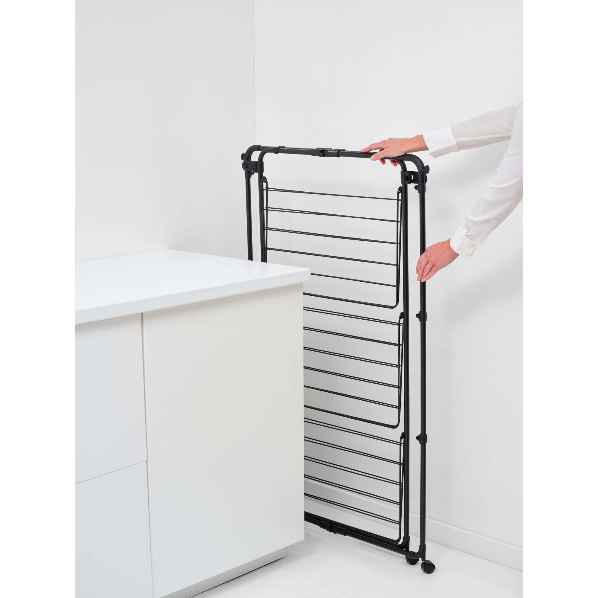 brabantia-hangon-tower-23m-matt-black-stendibiancheria-verticale-salvaspazio-con image 7