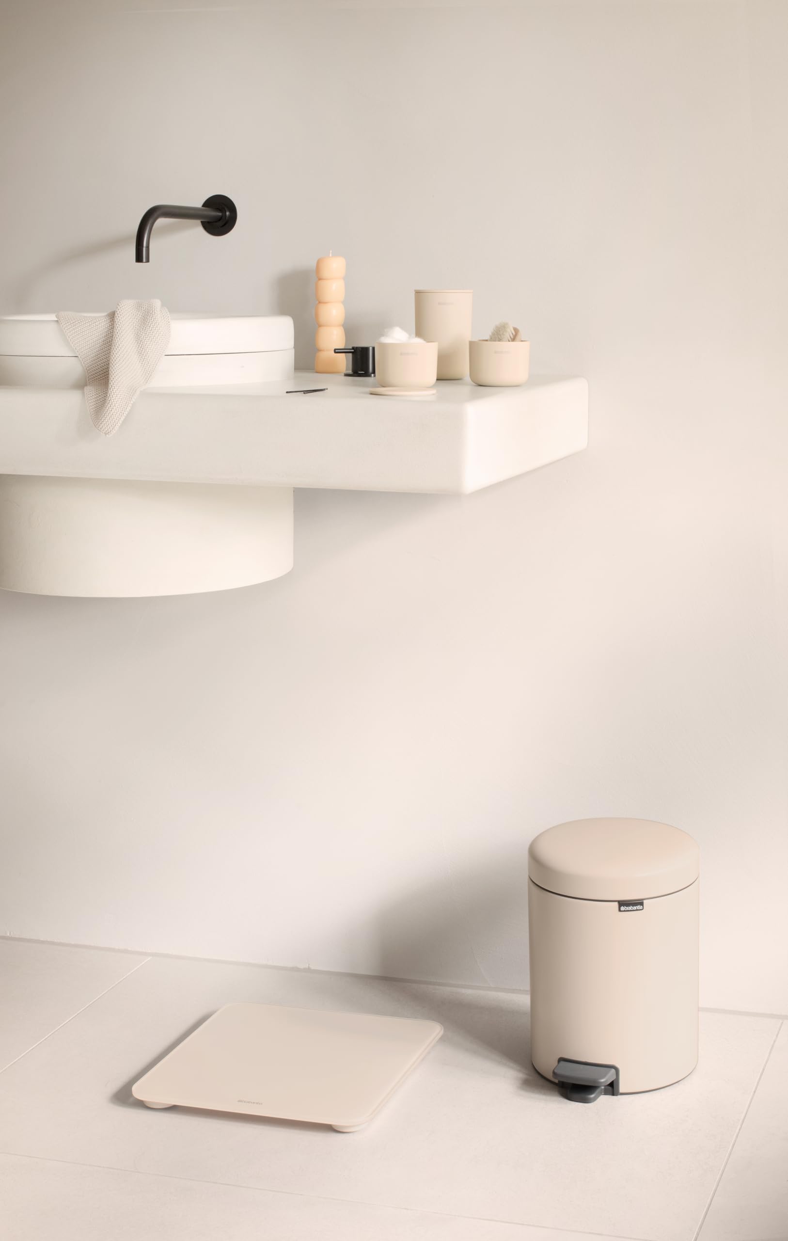 brabantia-renew-bilancia-pesapersone-digitale-con-piano-in-vetro-portata-180-kg- image 6