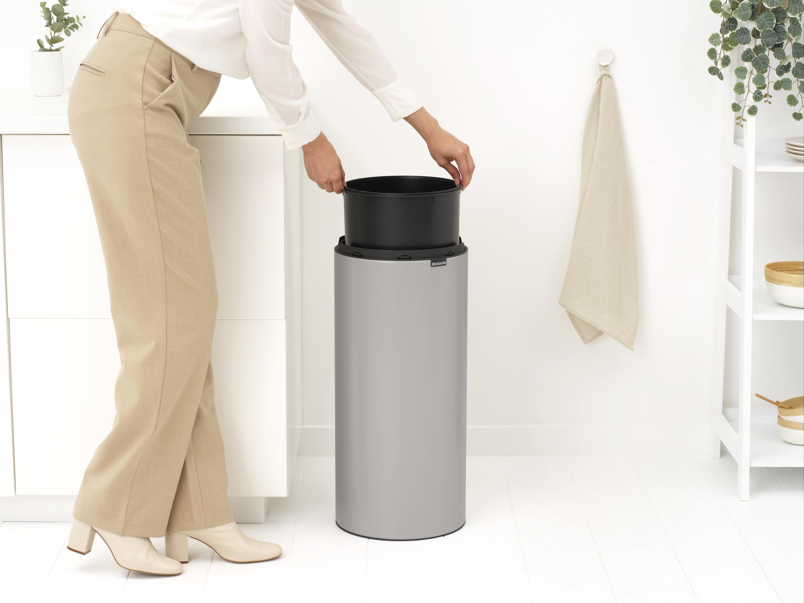 brabantia-touch-bin-new-pattumiera-30l-soft-grey-con-apertura-soft-touch-coperch image 6