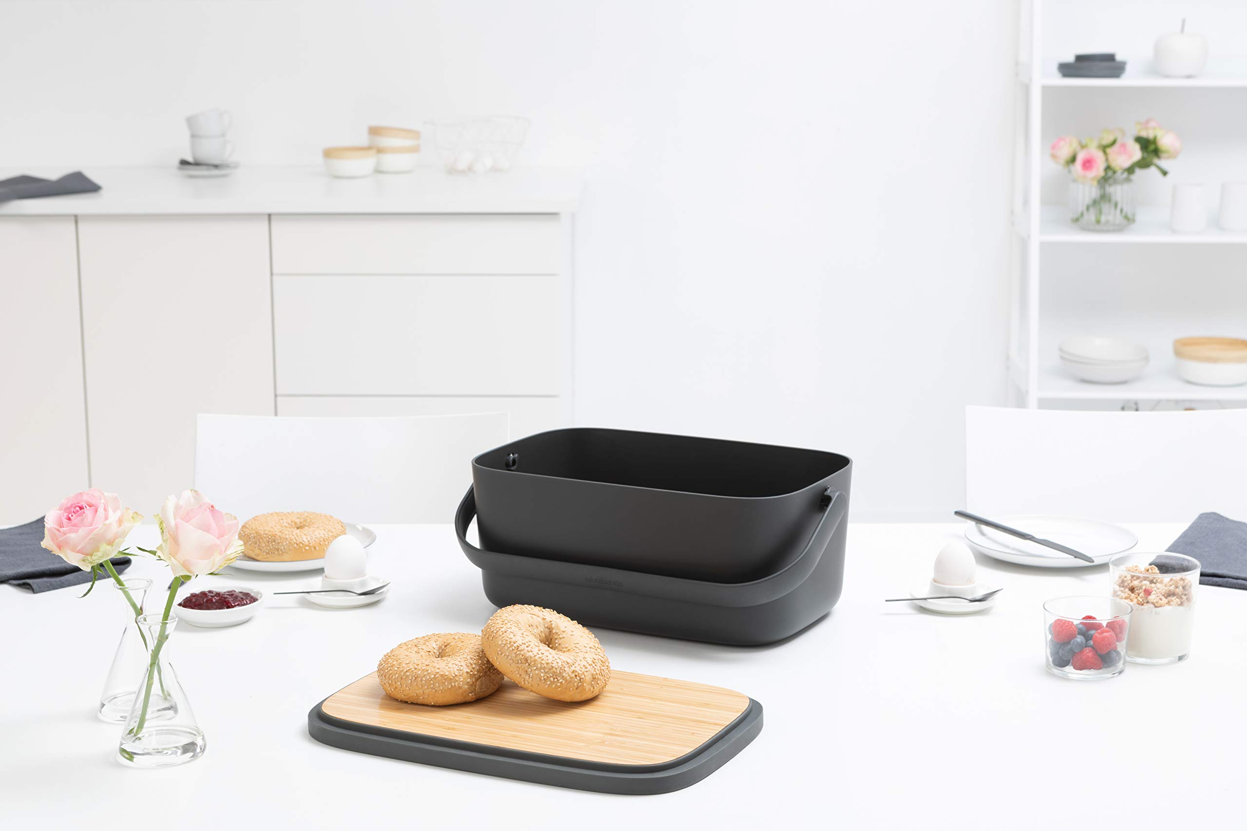 brabantia-nic-portapane-in-plastica-dark-grey-con-coperchio-in-bamb-e-maniglia image 6