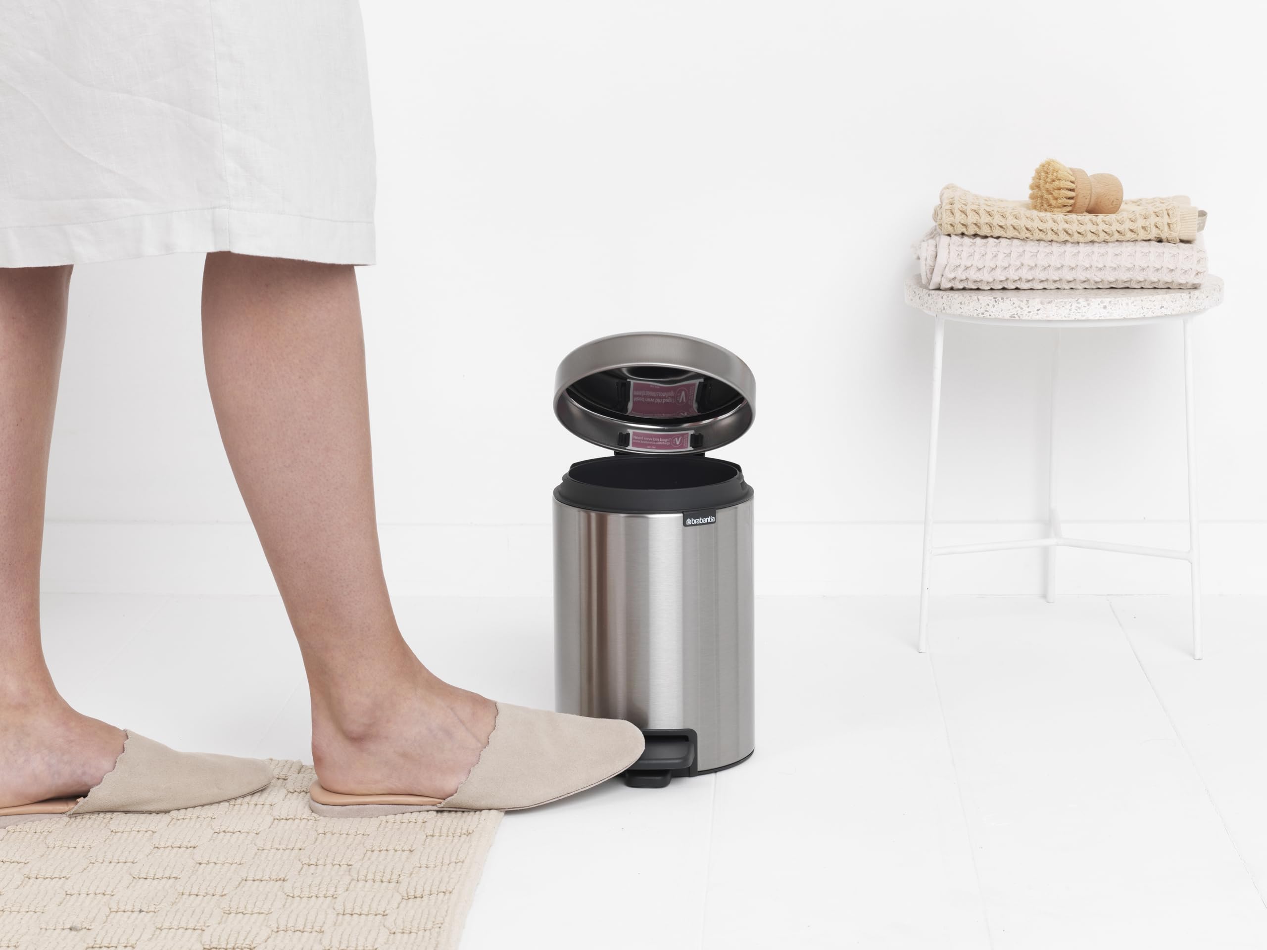 brabantia-pedal-bin-newicon-pattumiera-a-pedale-3-l-inox-satinato-fpp-secchio-in image 4
