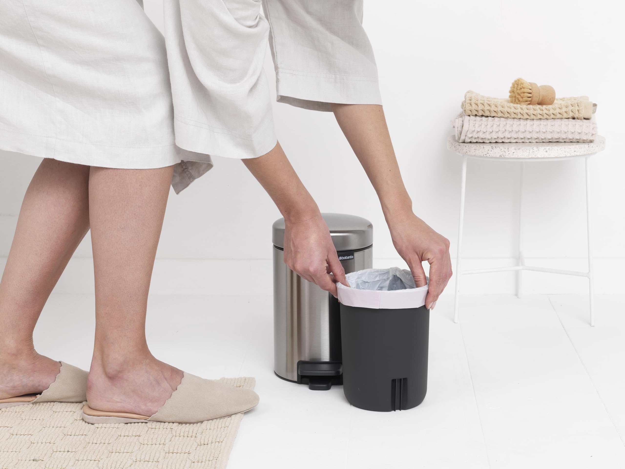 brabantia-pedal-bin-newicon-pattumiera-a-pedale-3-l-inox-satinato-fpp-secchio-in image 6