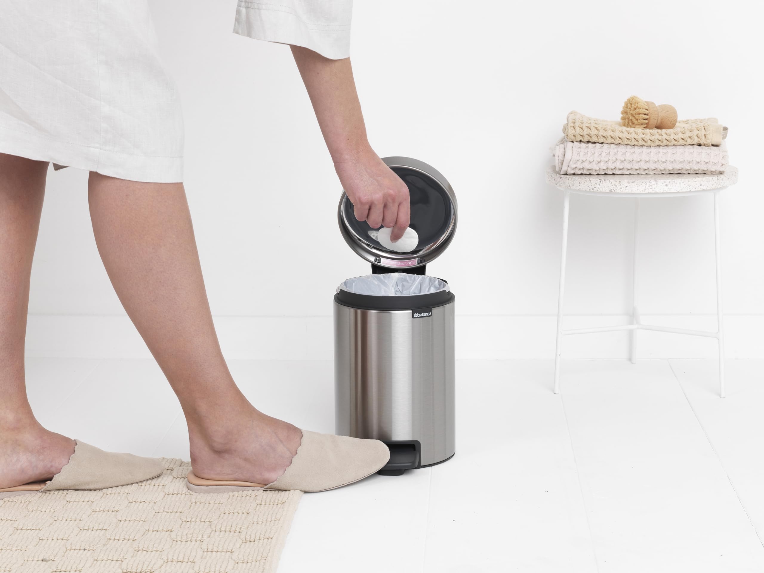 brabantia-pedal-bin-newicon-pattumiera-a-pedale-3-l-inox-satinato-fpp-secchio-in image 7