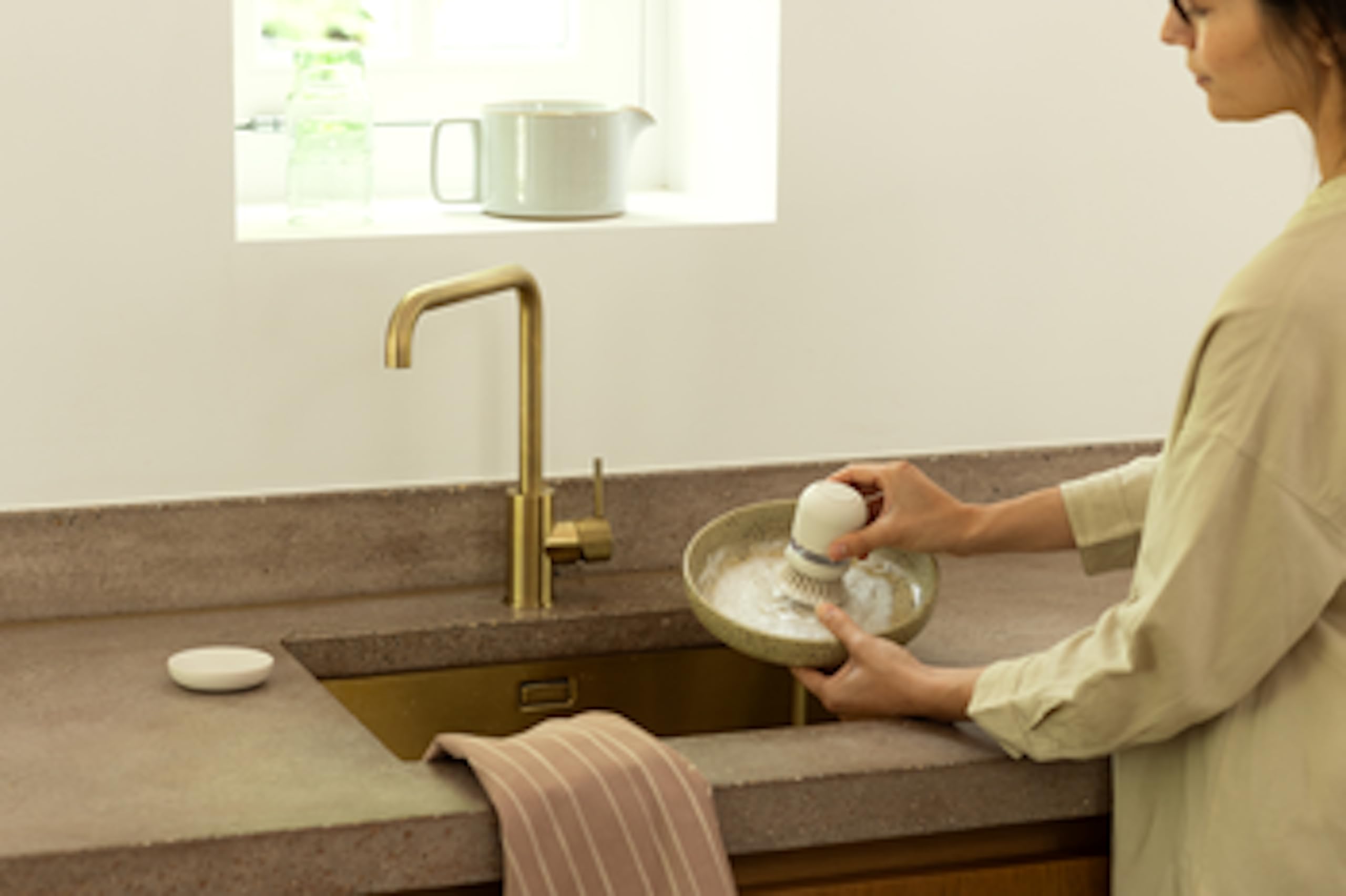 brabantia-sinkside-spazzolino-per-piatti-con-distributore-di-sapone-integrato-so image 6