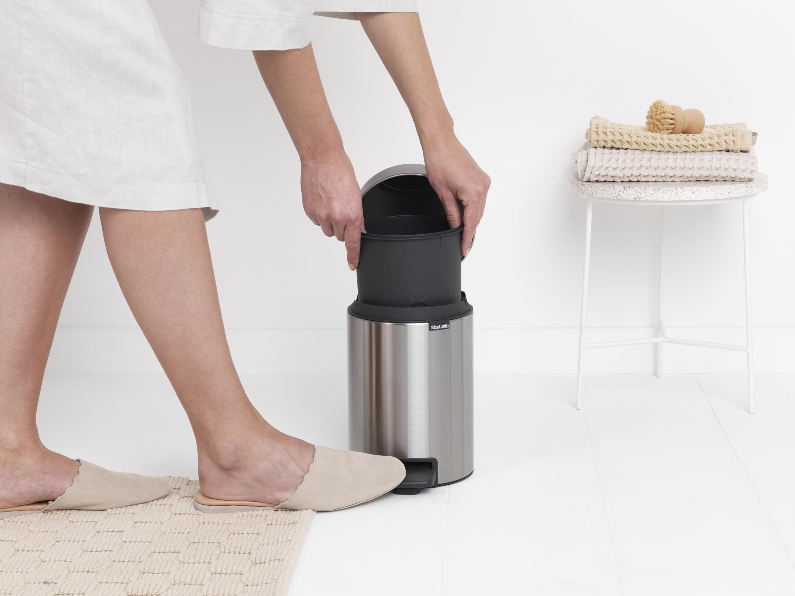 brabantia-pedal-bin-newicon-pattumiera-a-pedale-3-l-inox-satinato-fpp-secchio-in image 5