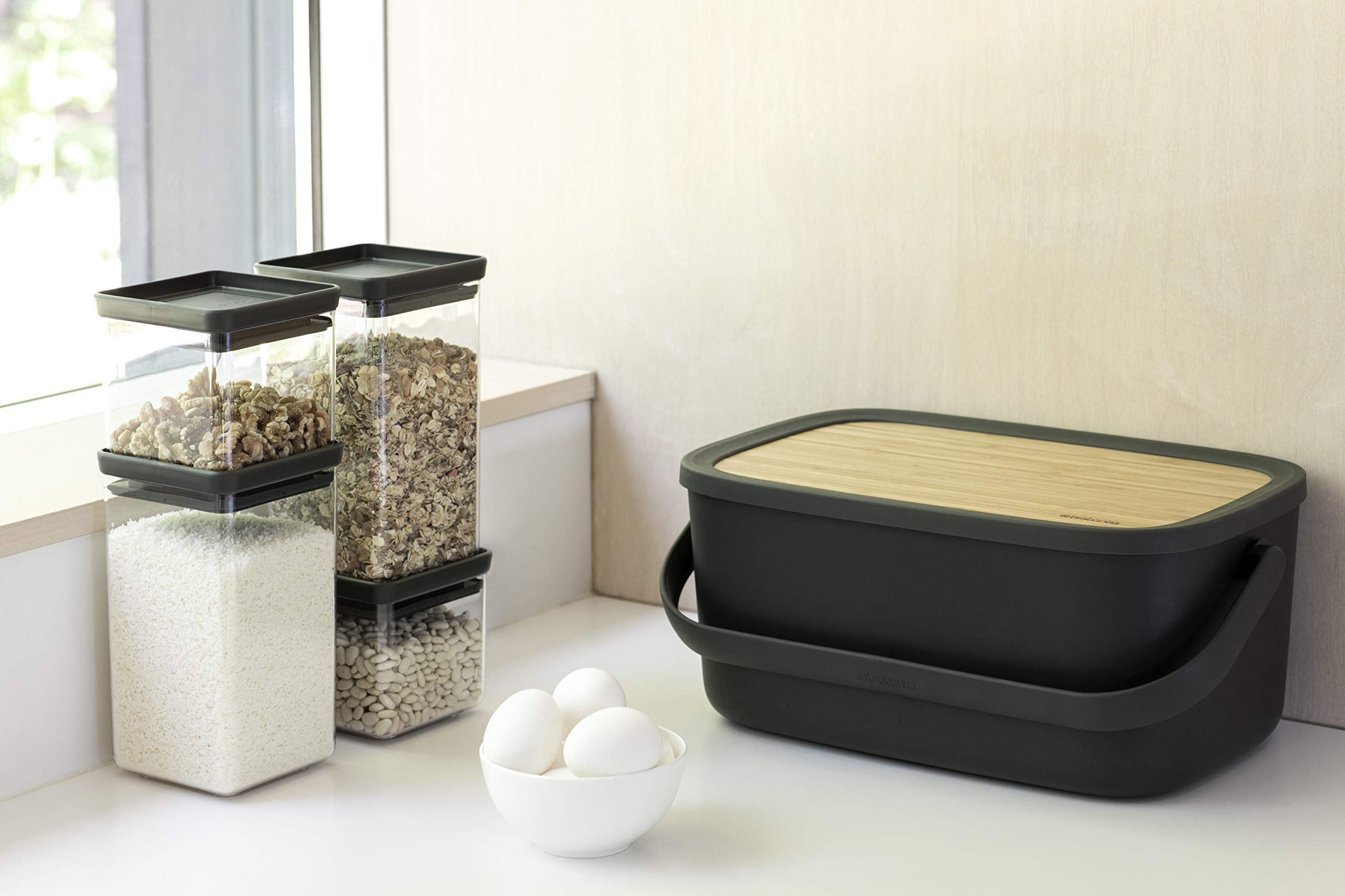 brabantia-nic-portapane-in-plastica-dark-grey-con-coperchio-in-bamb-e-maniglia image 5