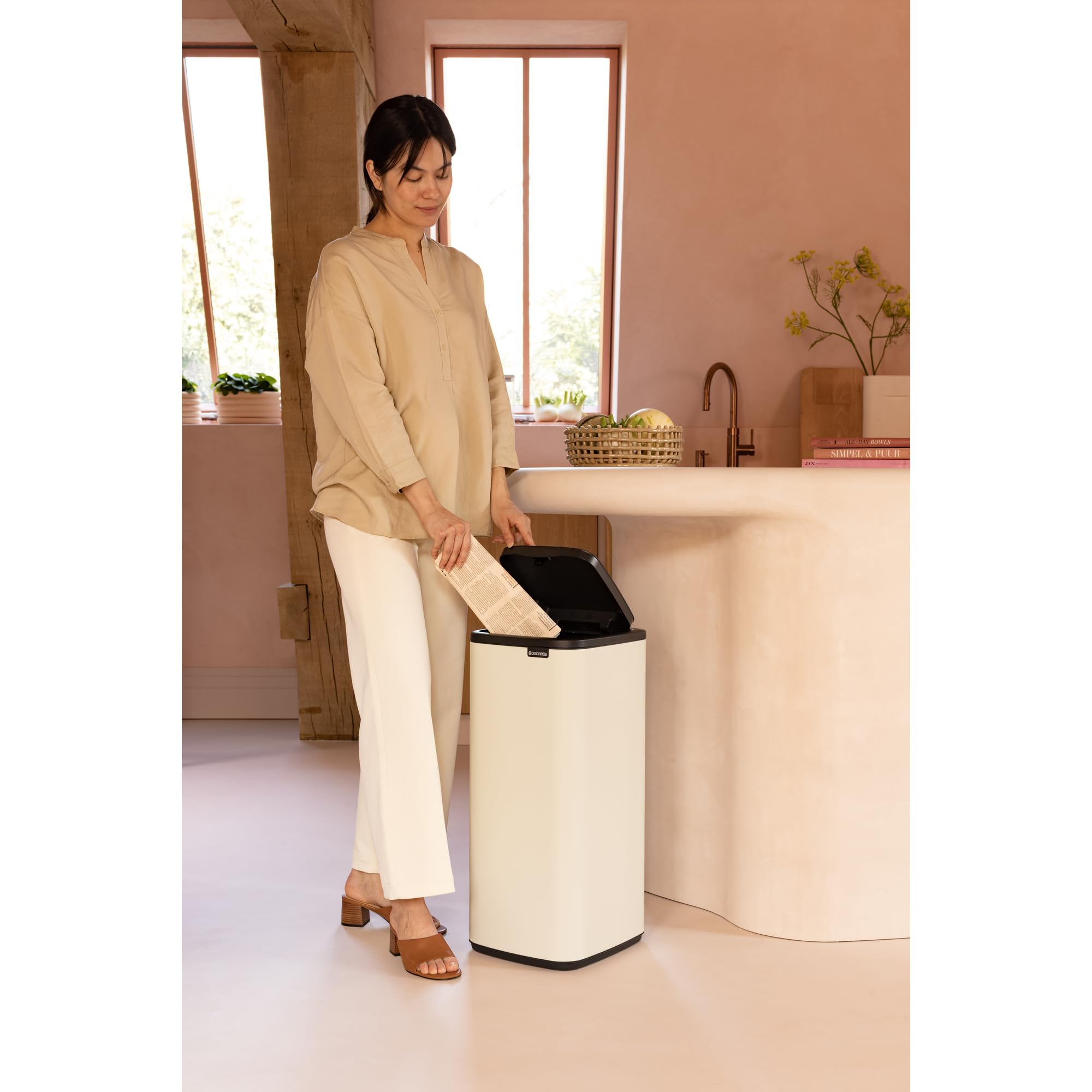 brabantia-bo-touch-bin-30l-soft-beige-pattumiera-a-pedale-salvaspazio-con-secchi image 4