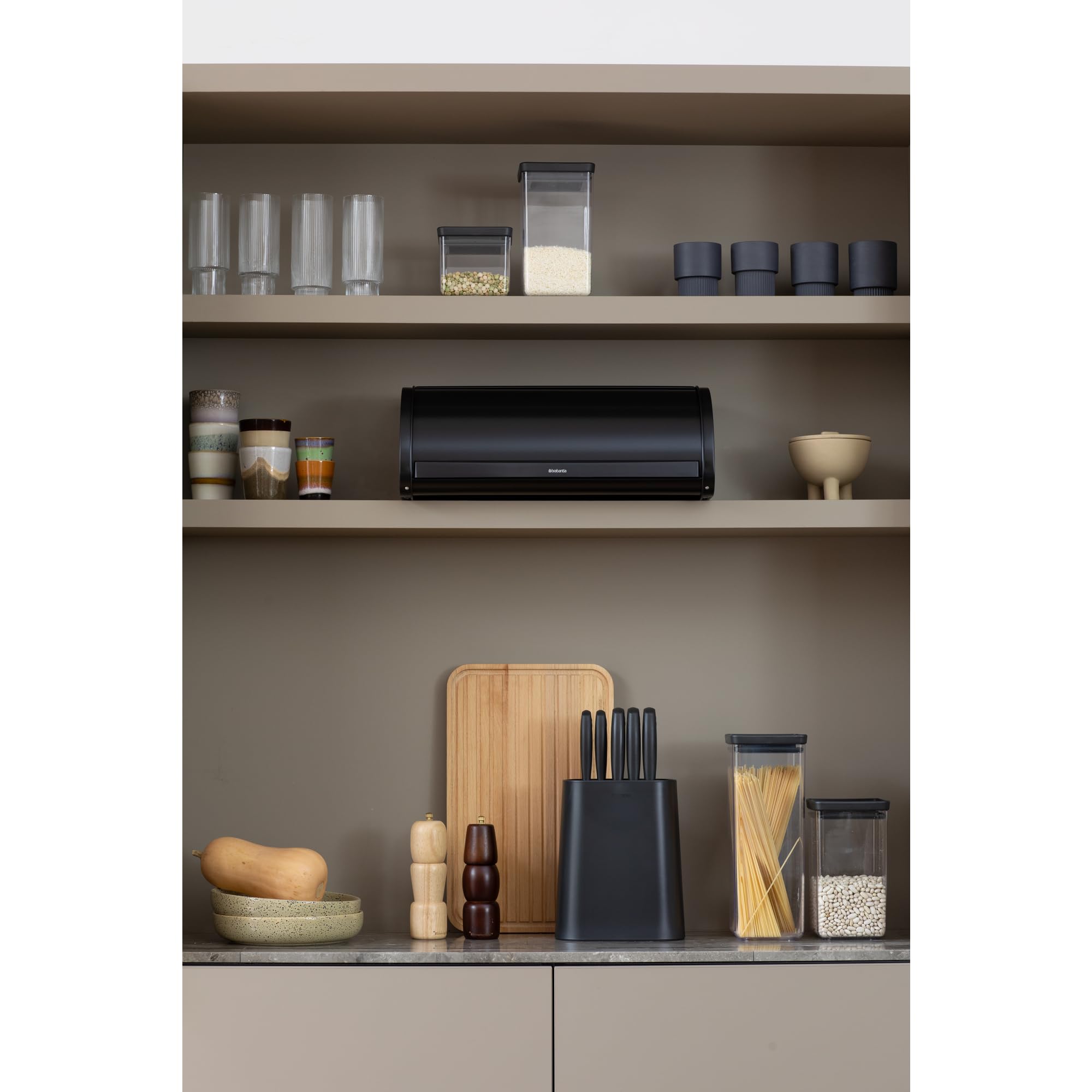 brabantia-roll-top-portapane-a-serranda-in-metallo-matt-black-con-piano-superior image 5