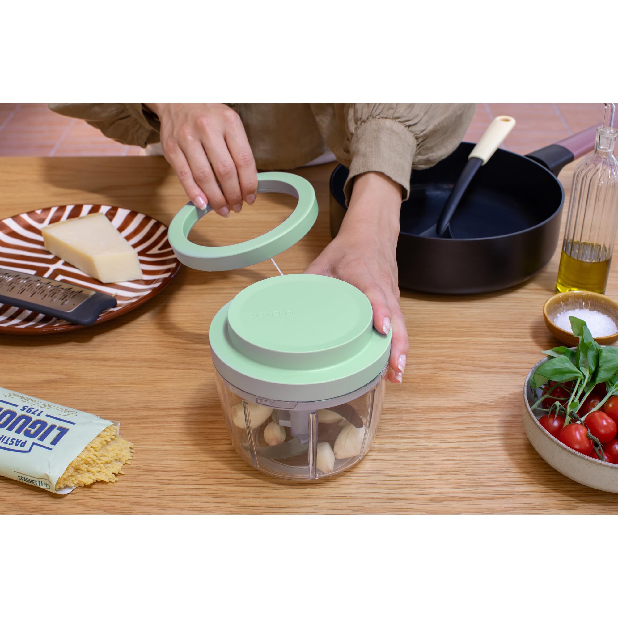 brabantia-tasty-tritatutto-manuale-con-lame-in-acciaio-inox-e-accessorio-frusta- image 7