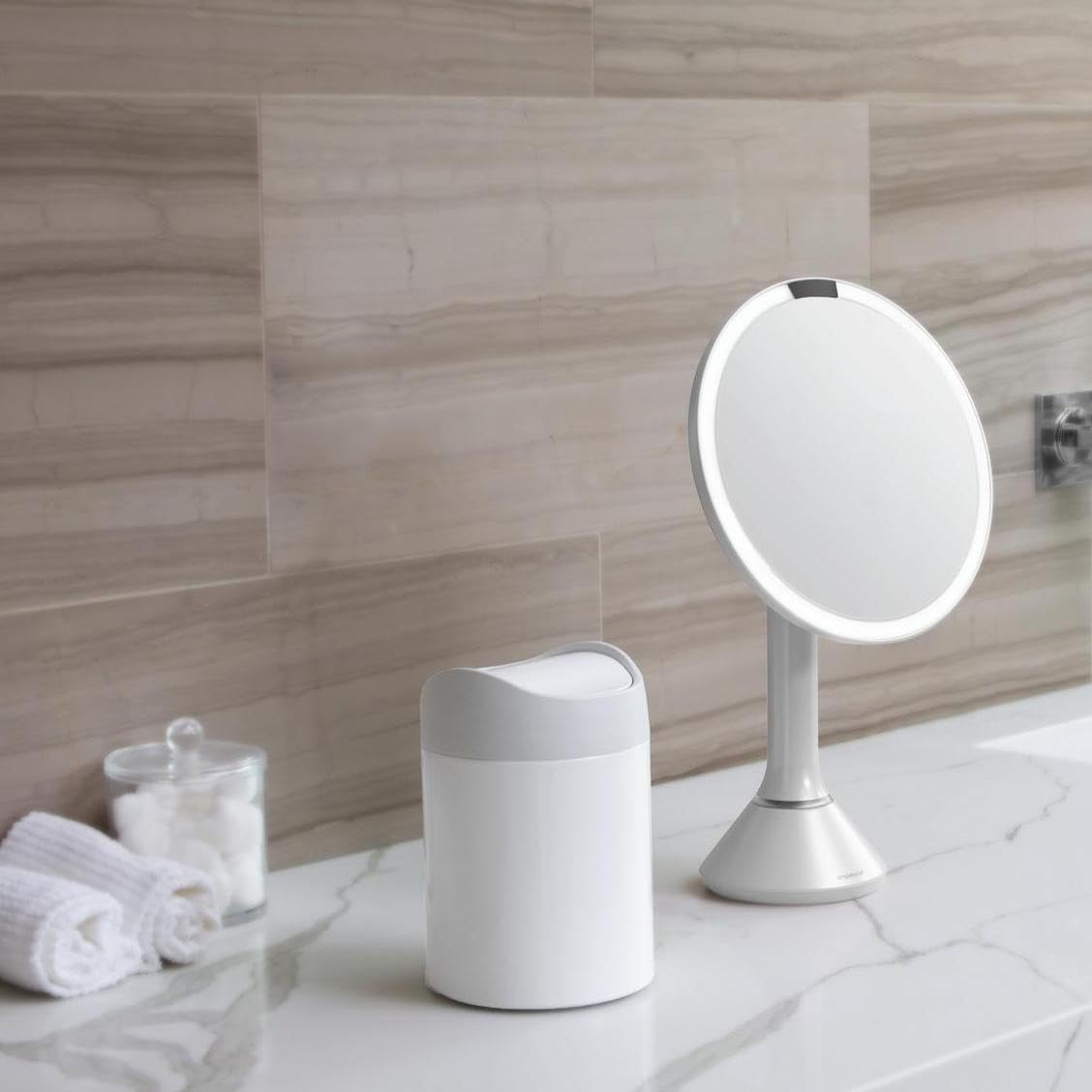 simplehuman-mini-cestino-1-5-l-in-acciaio-bianco-coperchio-oscillante-bilanciato image 3