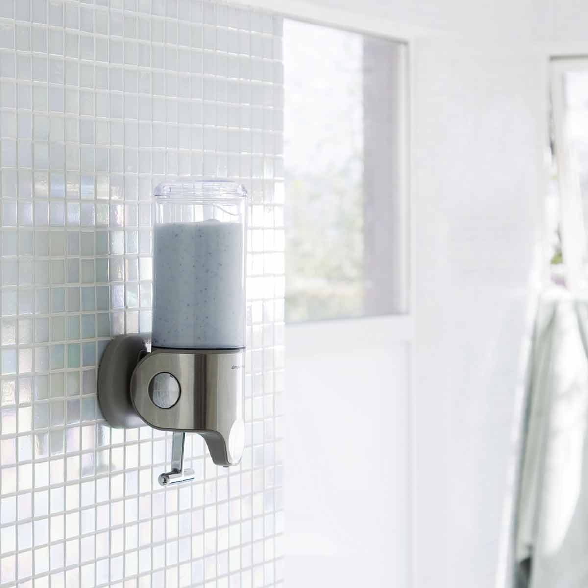 simplehuman-single-wall-mount-pump-dispenser-sapone-e-shampoo-a-parete-con-leva- image 2