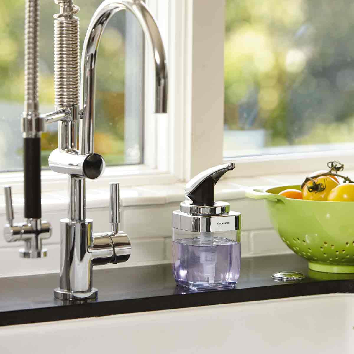 simplehuman-square-push-pump-dispenser-sapone-a-leva-quadro-per-bagno-e-cucina image 3