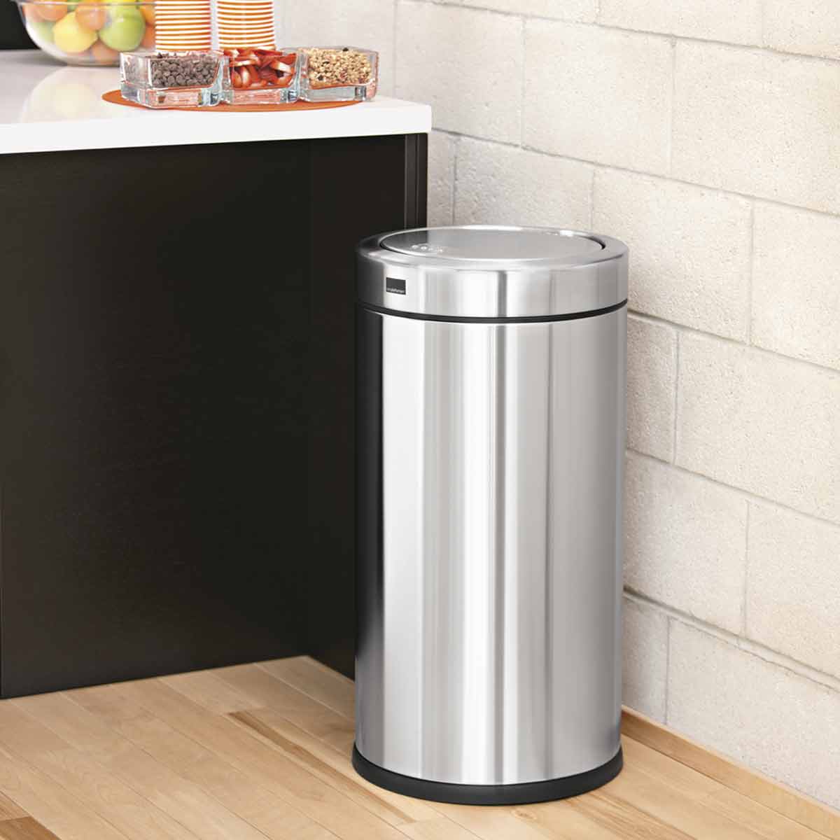 simplehuman-55l-pattumiera-swing-top-in-acciaio-inox-con-coperchio-a-bilico image 3