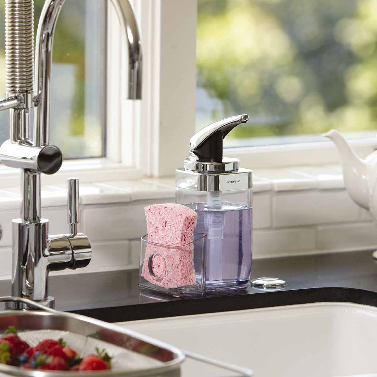 simplehuman-square-push-pump-with-caddy-dispenser-sapone-cucina-da-650-ml-con-po image 3